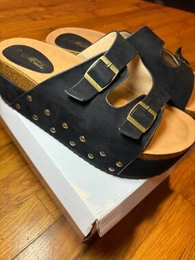 Mata Shoes Black Suede Double-Buckle Platform Sandals with Stud Accents